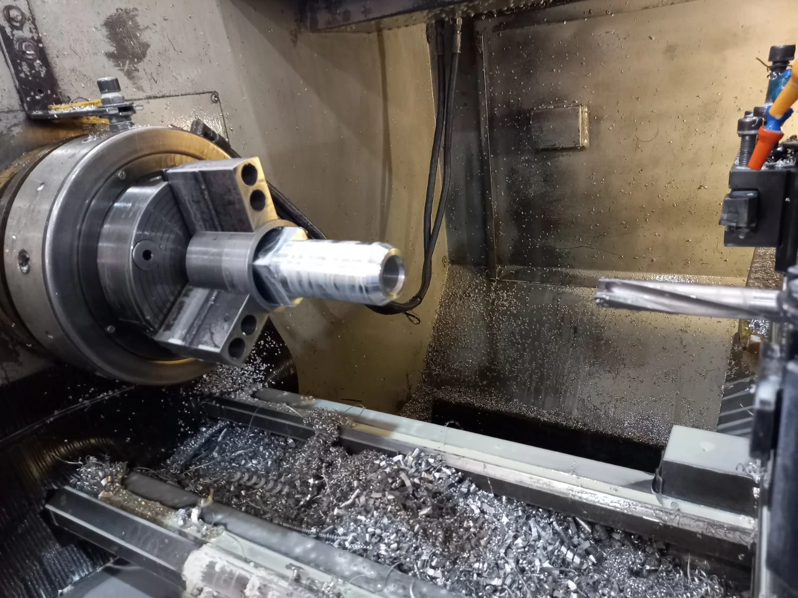 Empresa com torno CNC